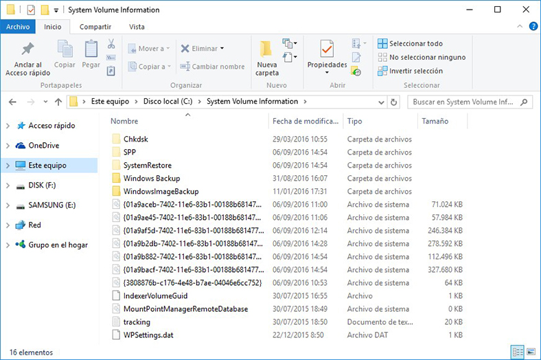 El contenido del volumen del sistema de información de Windows 10