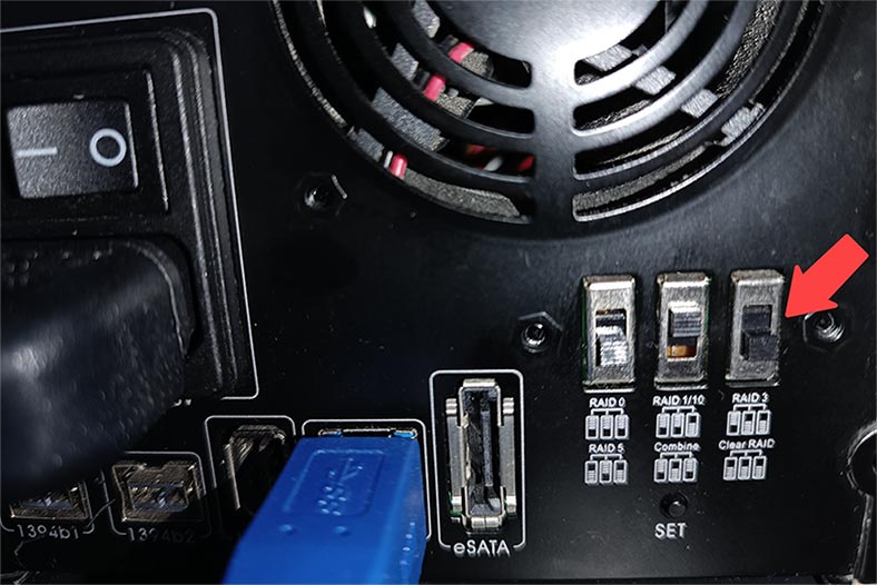 Switches on the back panel of Oyen Digital Mobius 3R5-EB3-M