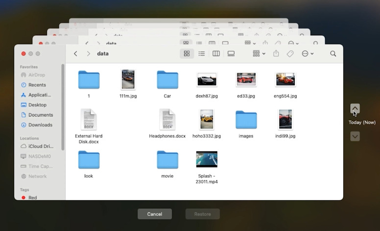 Accedere all'interfaccia di Time Machine dal Finder