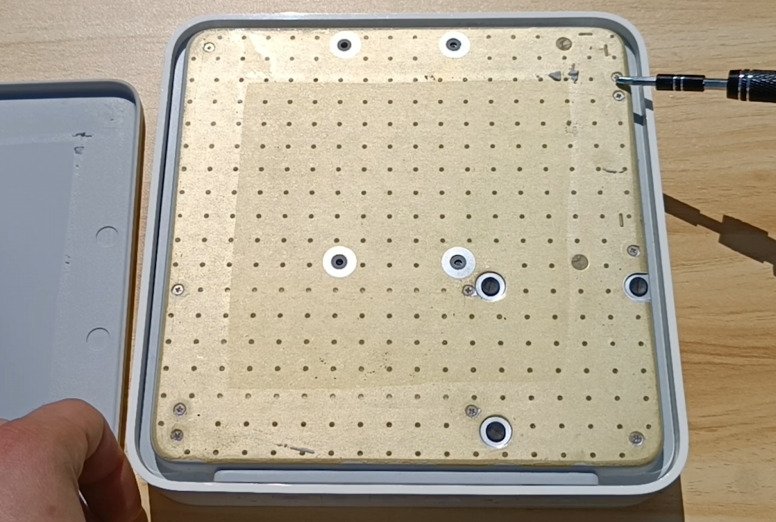 Time Capsule: rimozione del pannello inferiore