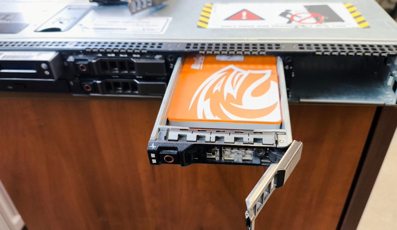 R610: установка дисков в корзину R610: установка дисков в корзину