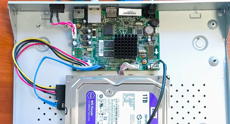 Hikvision DS-7608NI: internal SATA interface Hikvision DS-7608NI: internal SATA interface